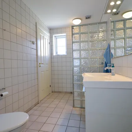 別荘 3 Bedroom Stunning In トゥナー